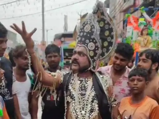 मुजफ्फरनगर में रावण बने कांवड़िया ने खींचा सबका ध्यान, महिलाओं की सुरक्षा पर दिया बड़ा संदेश