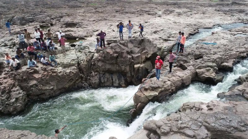 देहरादून के सहस्त्रधारा में दर्दनाक हादसा, फोटो खिंचवाते समय नदी में बही युवती; मौत