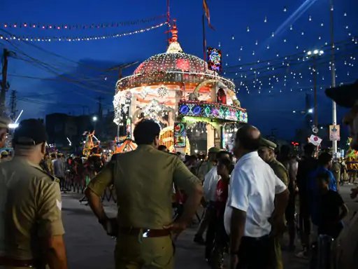 मुजफ्फरनगर: शिव चौक से मीनाक्षी चौक तक डीएम-एसएसपी की पैदल निगरानी, व्यवस्थाओं का लिया फीडबैक