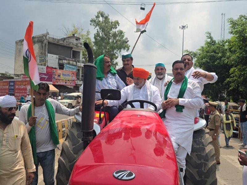 मुजफ्फरनगर में राकेश टिकैत के नेतृत्व में निकली भाकियू की 'अगस्त ट्रैक्टर तिरंगा यात्रा'