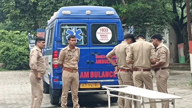 दिल्ली-मेरठ एक्सप्रेसवे पर बड़ा हादसा, अज्ञात वाहन की टक्कर से तीन कांवड़ियों की मौत