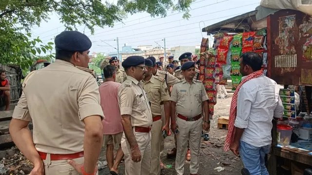 छपरा में पाटलिपुत्र-लखनऊ ट्रेन पर पथराव, गेट पर बैठा यूपी का यात्री घायल