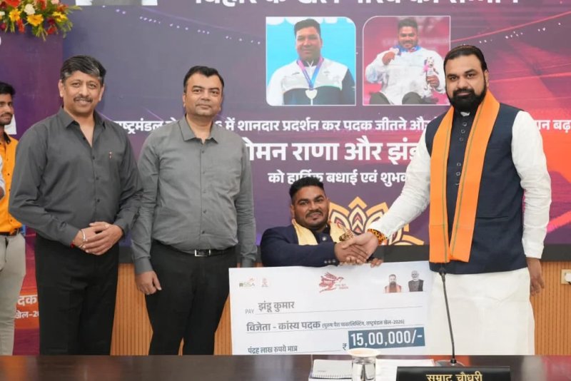 सीएम सम्राट चौधरी ने पैरा चैंपियंस सोमन राणा और झंडू कुमार को किया पुरस्कृत