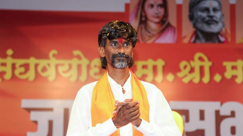 मनोज जरांगे ने शुरू की अनिश्चितकालीन भूख हड़ताल, मराठा आरक्षण पर सरकार को दी चेतावनी