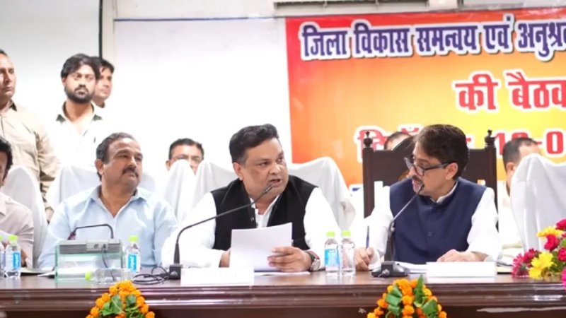 सहारनपुर दिशा बैठक में भिड़े इमरान मसूद और आशु मलिक, 'चाय-पकौड़ी' वाली टिप्पणी से गरमाया माहौल