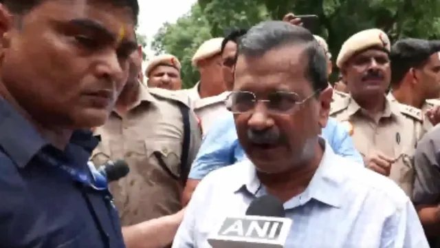 E-20 पेट्रोल विरोध: केजरीवाल के मार्च से पहले AAP मुख्यालय की घेराबंदी, दिल्ली पुलिस तैनात
