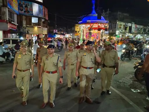 रक्षाबंधन से पहले मुजफ्फरनगर के बाजारों में पुलिस का पैदल मार्च, भीड़भाड़ वाले इलाकों में बढ़ाई निगरानी