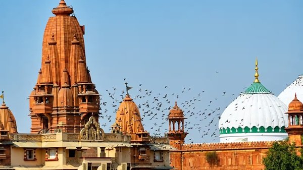 मथुरा में श्रीकृष्ण जन्मभूमि कारसेवा के पोस्टर वायरल, 12 संतों को रेड कार्ड नोटिस