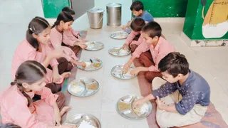 यूपी में मिड-डे-मील व्यवस्था बदली, अब ग्राम प्रधान नहीं संभालेंगे संचालन की जिम्मेदारी