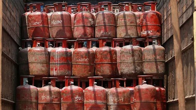 LPG e-KYC की बढ़ी समय सीमा, फिर भी सर्वर की समस्या से उपभोक्ता परेशान