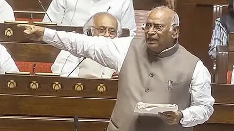 'गृह मंत्री सदन में आकर बताएं छात्रों पर लाठीचार्ज का आदेश किसने दिया', खरगे का सरकार पर हमला