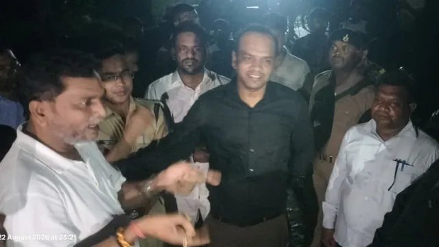सोशल मीडिया पोस्ट से भड़का विवाद, जामताड़ा में युवक के घर पर भीड़ का हमला; पुलिस वाहन भी क्षतिग्रस्त