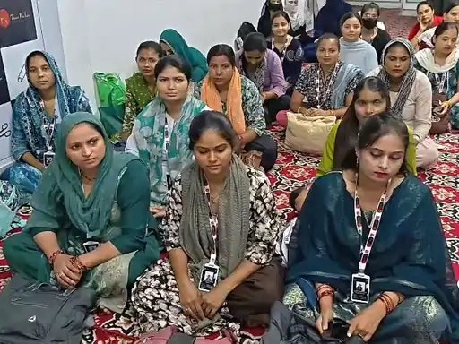 मुजफ्फरनगर के टैलेंट ऋतु इंसा इंस्टीट्यूट विवाद में नया मोड़, छात्राएं आईं समर्थन में
