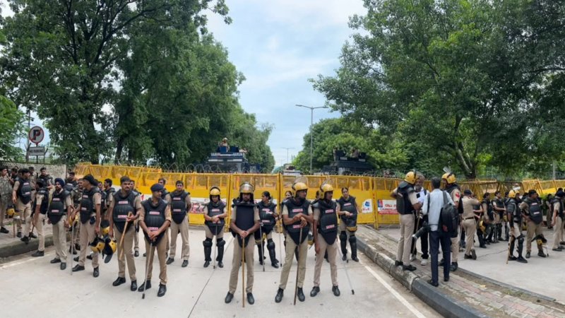 DA-OPS की मांग को लेकर पंजाब कर्मचारियों का हल्लाबोल, विधानसभा मार्च रोकने के लिए वाटर कैनन का इस्तेमाल