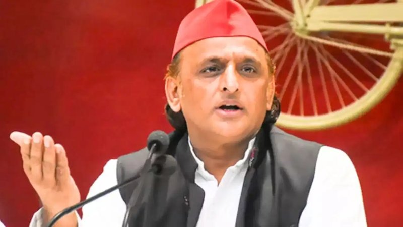 मुफ्त बस यात्रा को लेकर अखिलेश का योगी सरकार पर हमला, बोले- वादा किया और बसें हटवा दीं