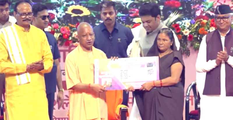 यूपी के 3.53 लाख रसोइयों को बड़ी सौगात, मानदेय बढ़ा; 5 लाख तक कैशलेस इलाज