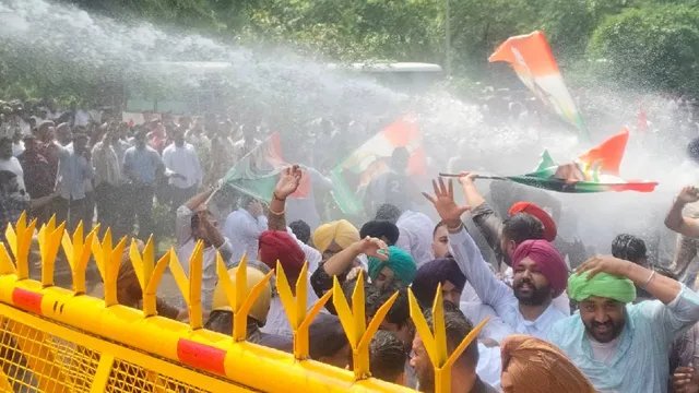 पेपर लीक मामले पर पंजाब यूथ कांग्रेस का प्रदर्शन, पुलिस ने किया लाठीचार्ज और वाटर कैनन का इस्तेमाल