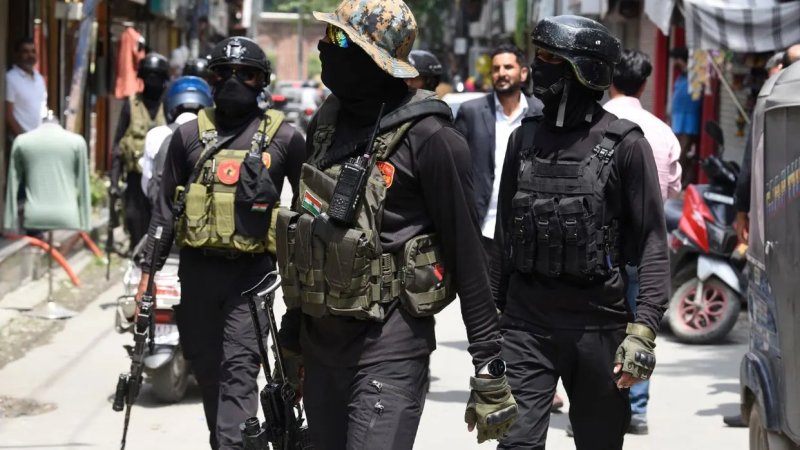J&K: सुरक्षा चिंता के बीच श्रीनगर के 2800 कर्मचारियों को राहत, 20 अगस्त तक ऑफिस आने से छूट