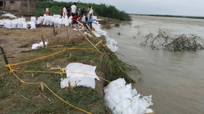 मुंगेर में चेतावनी स्तर से 25 सेंटीमीटर ऊपर गंगा, नए इलाकों में पहुंचा बाढ़ का पानी
