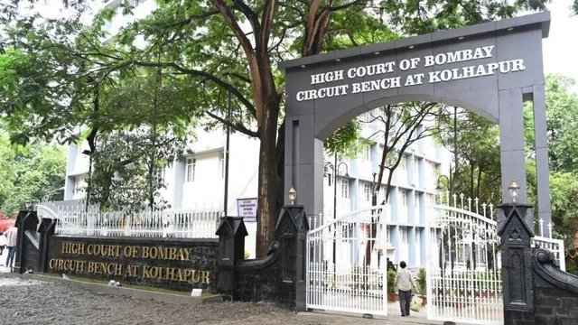 'महिला अधिकारी का कंधा पकड़ना यौन उत्पीड़न नहीं': बॉम्बे हाई कोर्ट