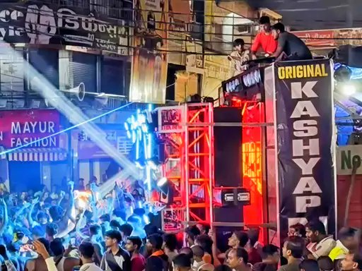 मुजफ्फरनगर: कांवड़ यात्रा में नियम तोड़ना पड़ा भारी, कश्यप DJ पर 50 हजार रुपये का चालान