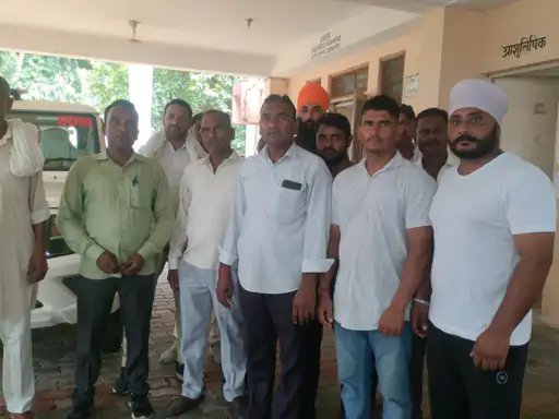 मुजफ्फरनगर: अंडरपास के धरने का ग्रामीणों ने किया विरोध, नाला निर्माण जल्द कराने के लिए SDM से मिले