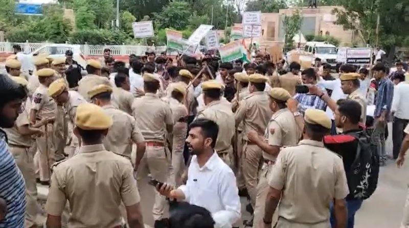 जोधपुर में छात्र संघ चुनाव की मांग को लेकर प्रदर्शन, पुलिस ने कई को हिरासत में लिया