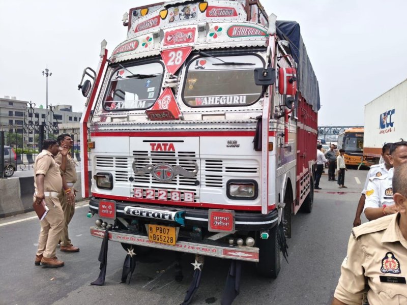 गाजियाबाद में तेज रफ्तार ट्रक ने बाइक को मारी टक्कर, दंपती की मौके पर मौत