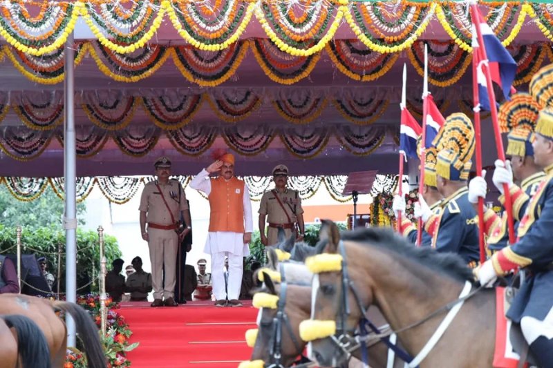 MP: सीएम मोहन यादव ने लाल परेड ग्राउंड में फहराया तिरंगा, युवाओं-किसानों के लिए कई ऐलान