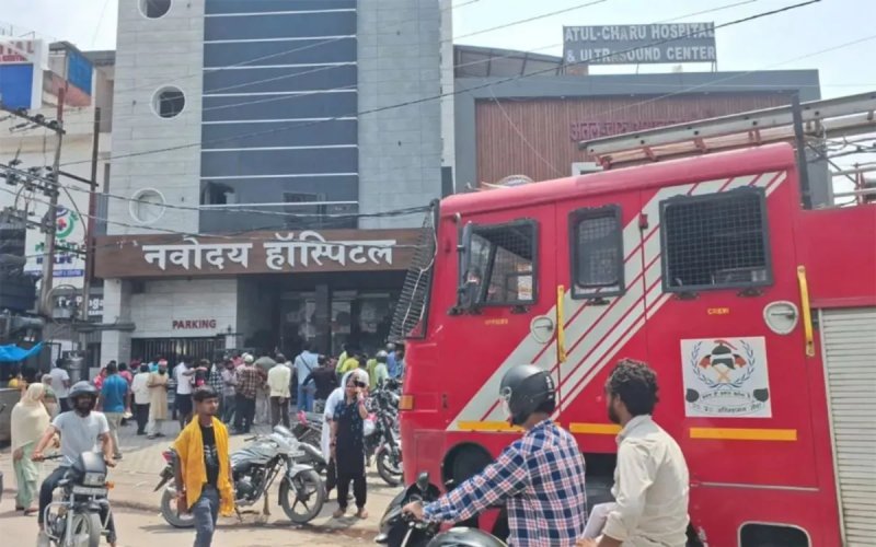 बरेली के नवोदय अस्पताल की चौथी मंजिल में लगी आग, मरीजों में मची अफरा-तफरी