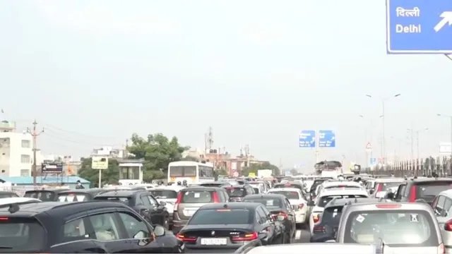 गाजियाबाद में कांवड़ यात्रा का असर, डायवर्जन के चलते सड़कों पर लंबा जाम