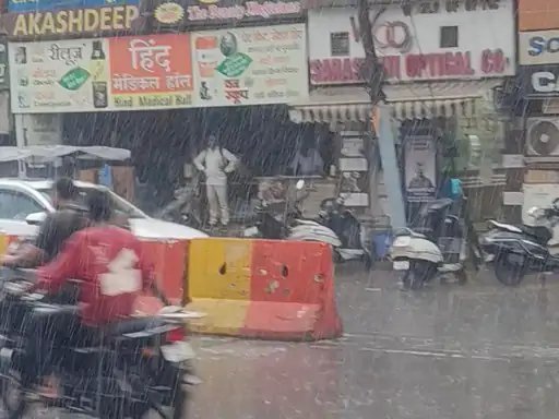 मुजफ्फरनगर में झमाझम बारिश से बदला मौसम, उमस भरी गर्मी से मिली राहत; तापमान गिरा