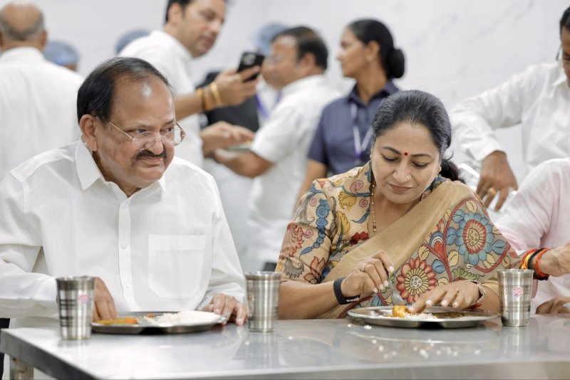 दिल्ली में 100 अटल कैंटीन का संकल्प पूरा, 5 रुपये में मिलेगा पौष्टिक भोजन