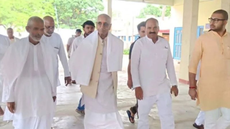 राम मंदिर मामले के बीच चंपत राय ने साधु-संतों से बढ़ाई मुलाकातें, विश्वास कायम करने की पहल