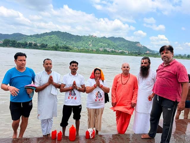 शहजाद से शंकर और रजिया से सावित्री बने दंपती ने उठाई कांवड़, शिवरात्रि पर करेंगे जलाभिषेक