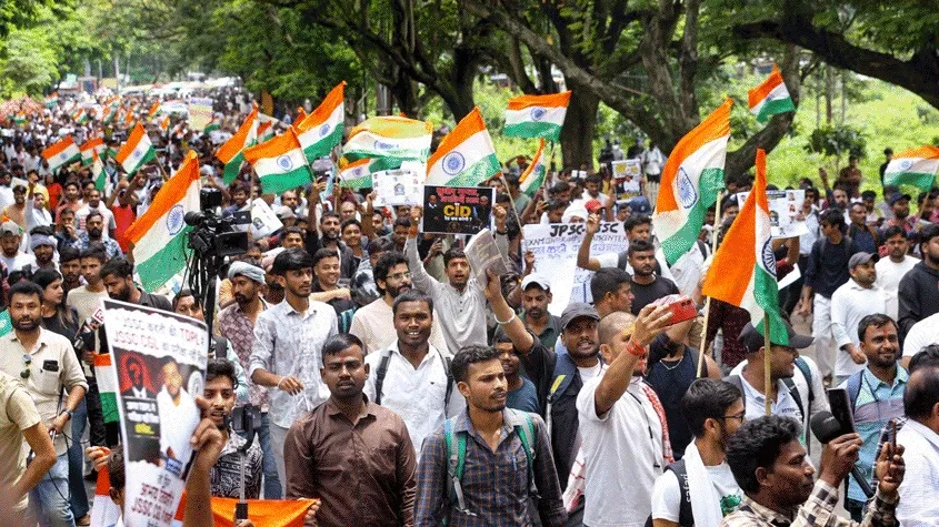 रांची में छात्रों का जोरदार प्रदर्शन, विधानसभा घेराव के लिए सड़कों पर उतरे हजारों छात्र