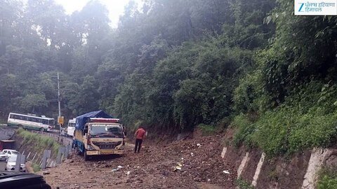 हिमाचल में भारी बारिश का कहर, 145 सड़कें बंद; 224 बिजली ट्रांसफार्मर ठप