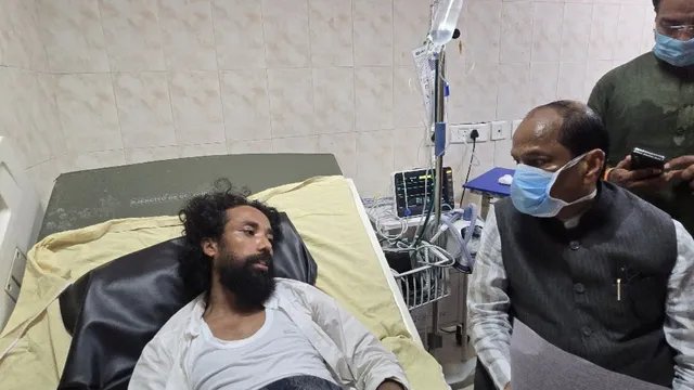 छात्र नेता देवेंद्र महतो की हालत गंभीर, HDU में भर्ती; रघुवर दास ने जाना हाल