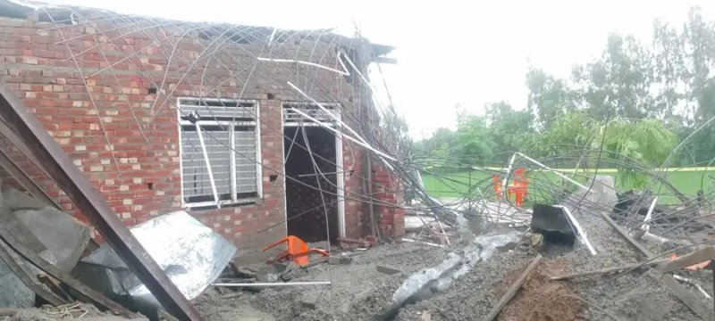 अमरोहा में दर्दनाक हादसा: निर्माणाधीन मकान का लिंटर गिरने से तीन की मौत, छह घायल