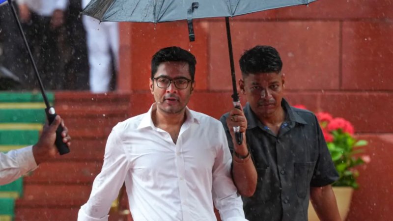हाई कोर्ट के फैसले के खिलाफ सुप्रीम कोर्ट पहुंचे अभिषेक बनर्जी, विदेश में इलाज की मांगी अनुमति