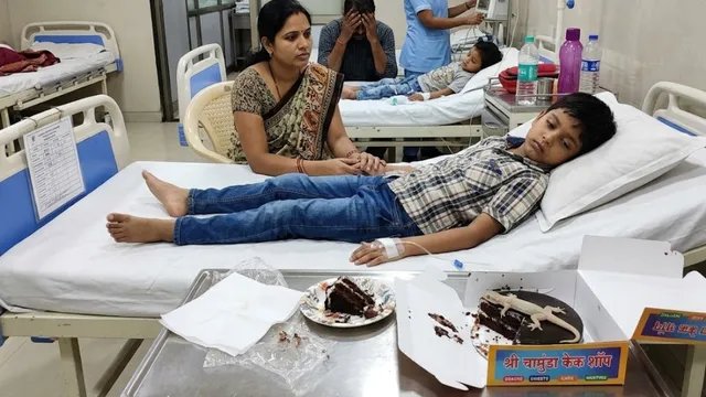 जन्मदिन का केक खाने से 11 लोग बीमार, डिब्बे में मरी हुई छिपकली मिलने का दावा