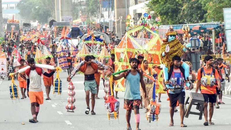 कांवड़ यात्रा में आस्था का सैलाब, पश्चिमी यूपी में गूंज रहे हर-हर महादेव के जयकारे