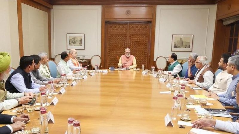 केंद्र सरकार में इसी महीने बड़ा फेरबदल संभव, 2 दर्जन से ज्यादा मंत्रियों के विभाग बदलने की चर्चा