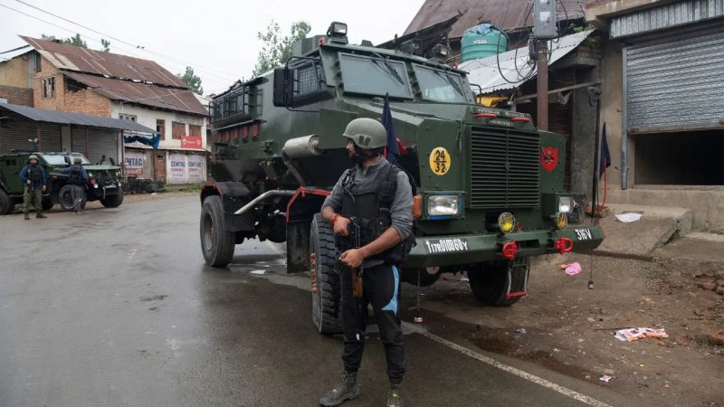 पुंछ में सुरक्षाबलों का बड़ा ऑपरेशन, आतंकी ठिकाने से IED और AK-47 के राउंड बरामद