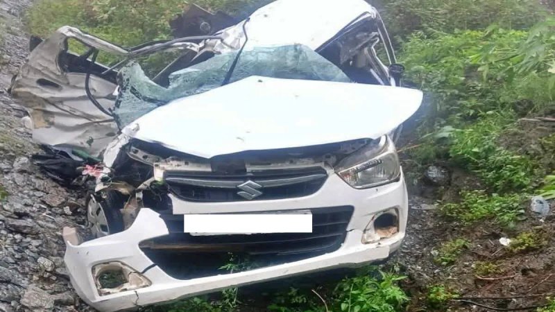चंबा में दर्दनाक हादसा: खाई में गिरी ऑल्टो कार, दो युवकों की मौत
