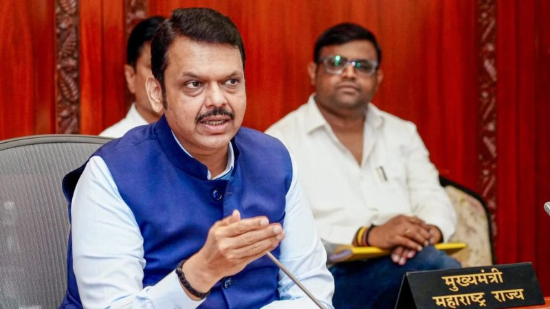 सिद्धिविनायक मंदिर के चढ़ावे में कथित गड़बड़ी की होगी जांच, फडणवीस ने दिए निर्देश