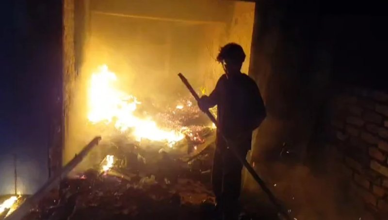 बख्तियारपुर में पार्ट्स की दुकान में भीषण आग, छह माह की बच्ची समेत दो महिलाओं की मौत