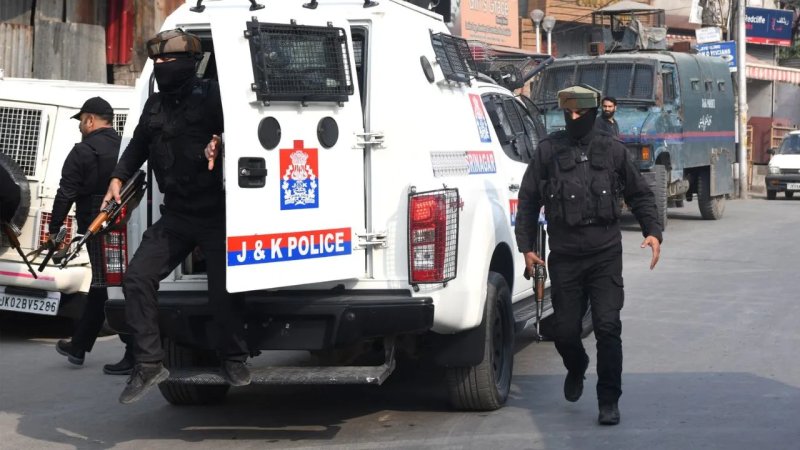 जम्मू-कश्मीर में पुलिस की बड़ी कार्रवाई, सात साल से फरार दुष्कर्म का आरोपी गिरफ्तार