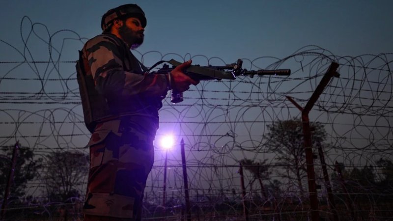 J&K: राजोरी के नौशेरा में LoC के पास संदिग्ध हलचल, जवानों ने की फायरिंग; इलाके में बढ़ाई गई चौकसी