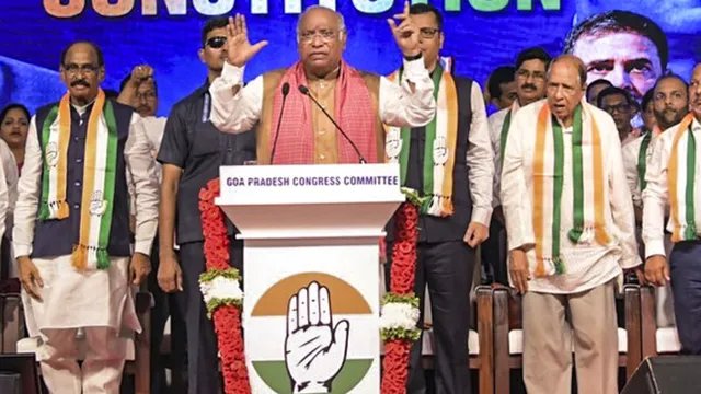 गोवा में खरगे के दौरे से पहले कांग्रेस को झटका, 100 से ज्यादा बीएलए ने दिया इस्तीफा